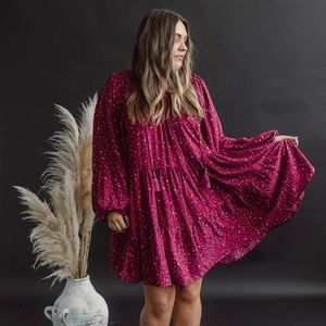 VIGARY RASPBERRY STARRY MINI
DRESS in excellent like new condition Size Medium